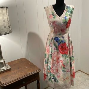 The tea party floral dress of your dreams v-neck zip back full skirt size M